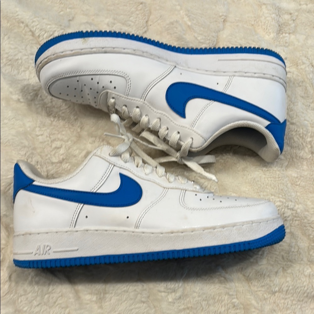 Nike White and Blue Sneakers